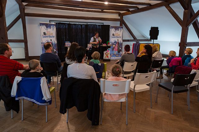 22134397035_2282604d6a_z