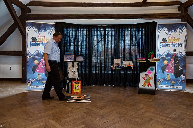 22144559961_f4d9b8ea9a_z